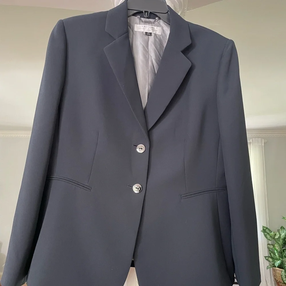 Tahari Arthur Levine women’s size 14 petite black Blazer/ Jacket